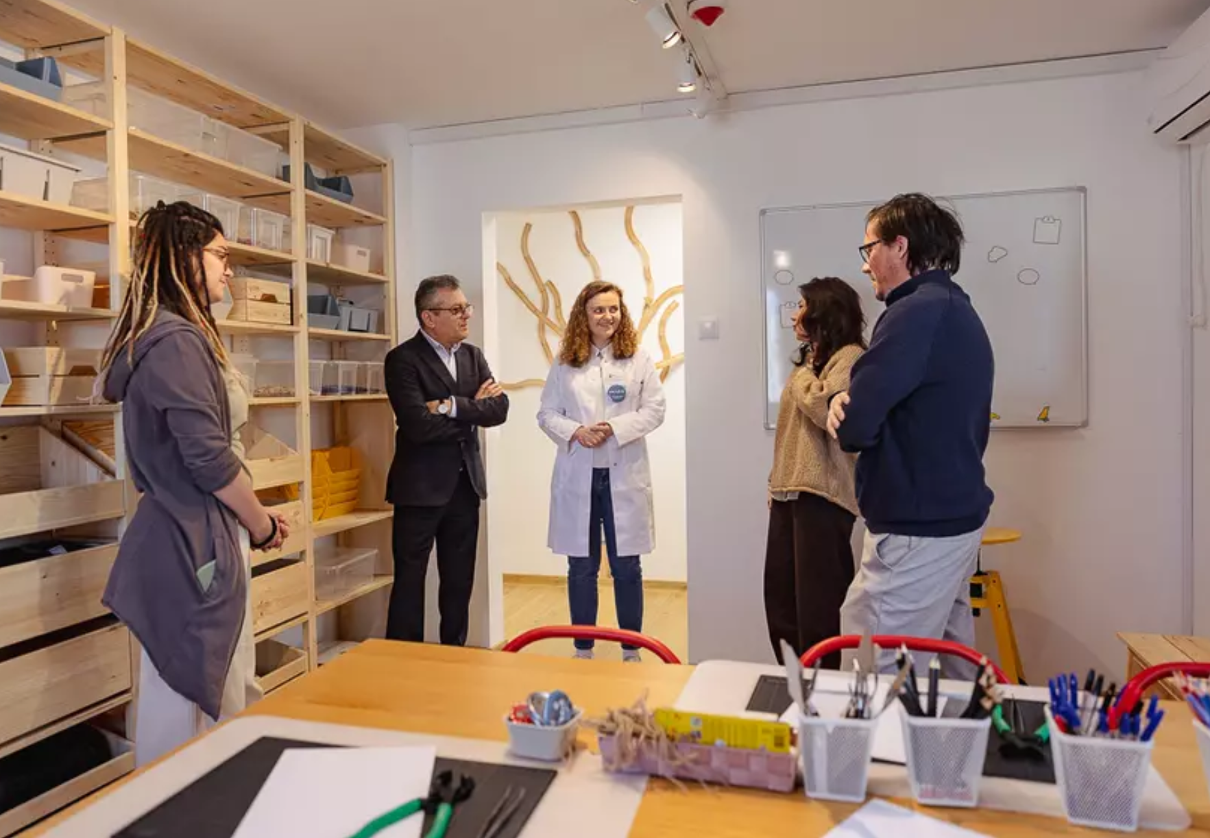 S-a deschis CREAATiV, primul centru public din București unde tinerii dependenți se tratează prin artă, nu prin pedepse